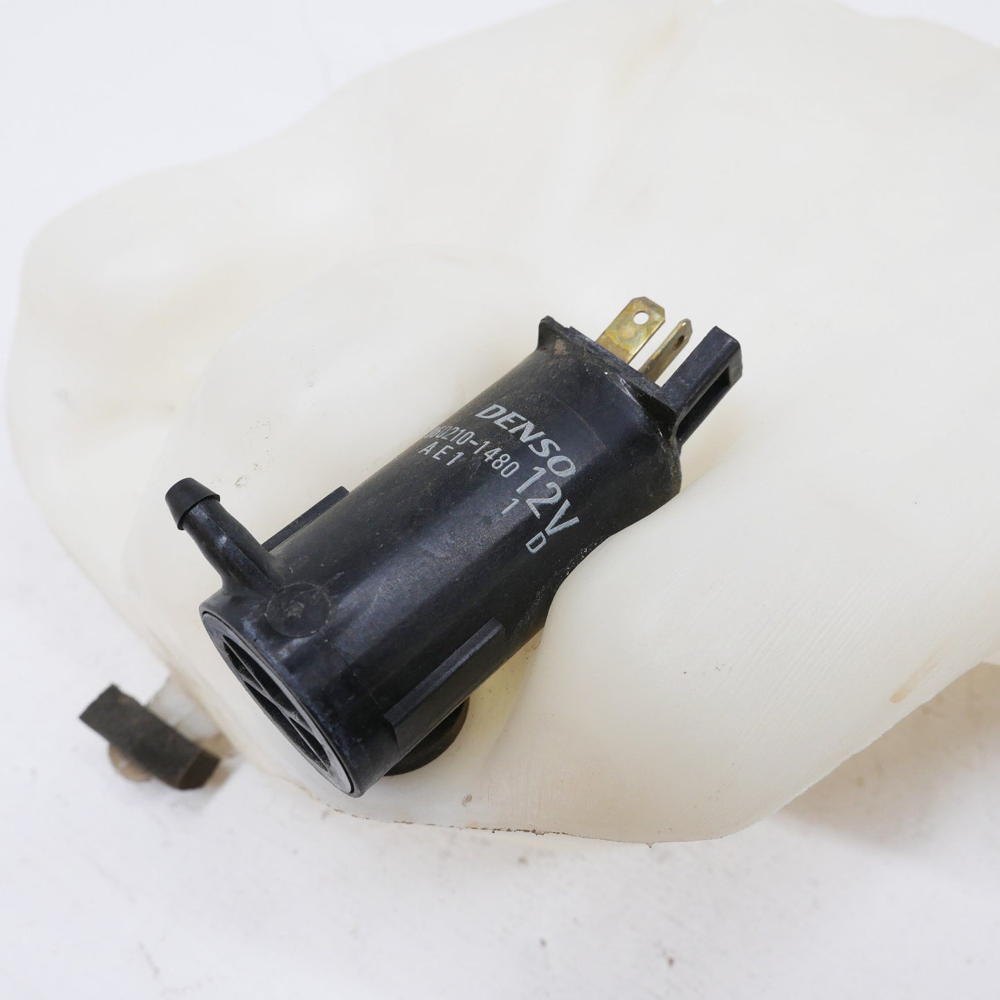 Windscreen Washer Bottle Reservoir and Pump - Fits Ford Falcon AU SR 1998-2002