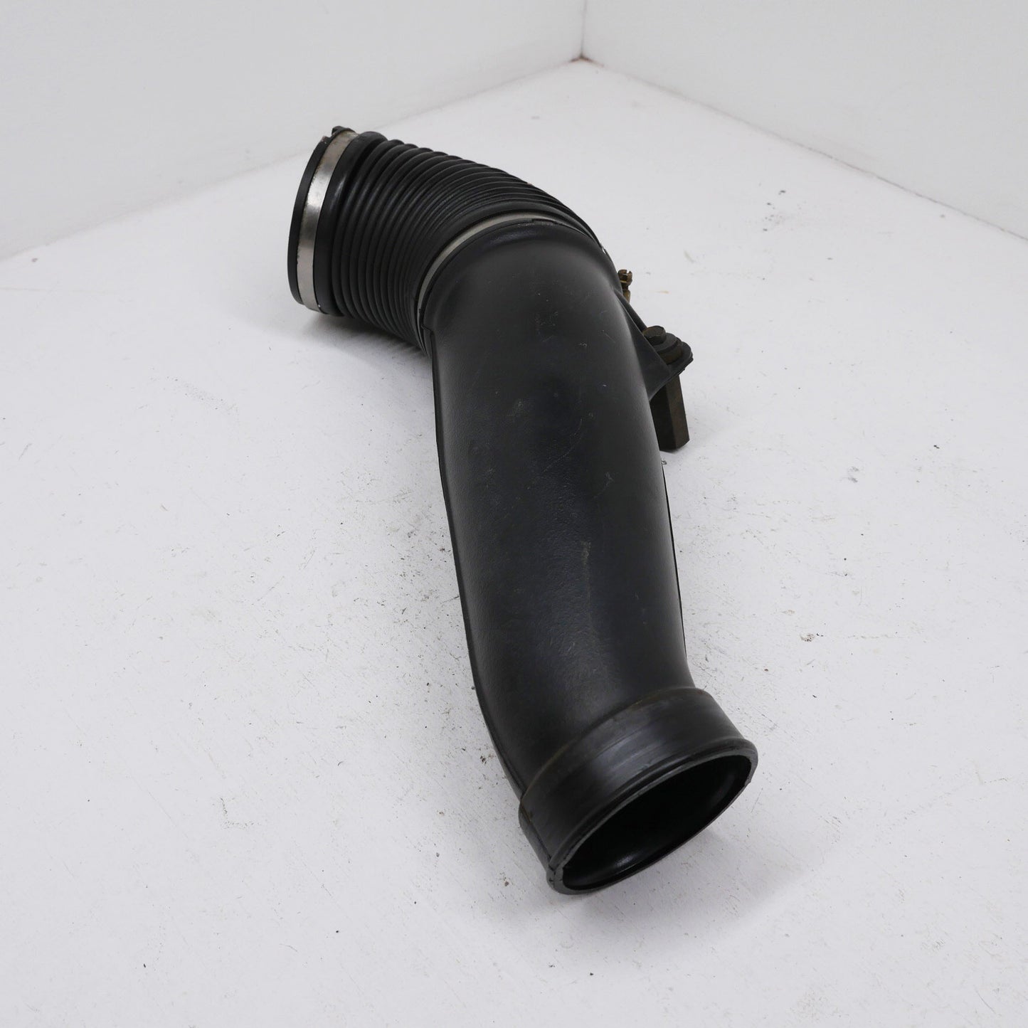 Intake Tube AU3 - Fits Ford Falcon AU SR 1998-2002