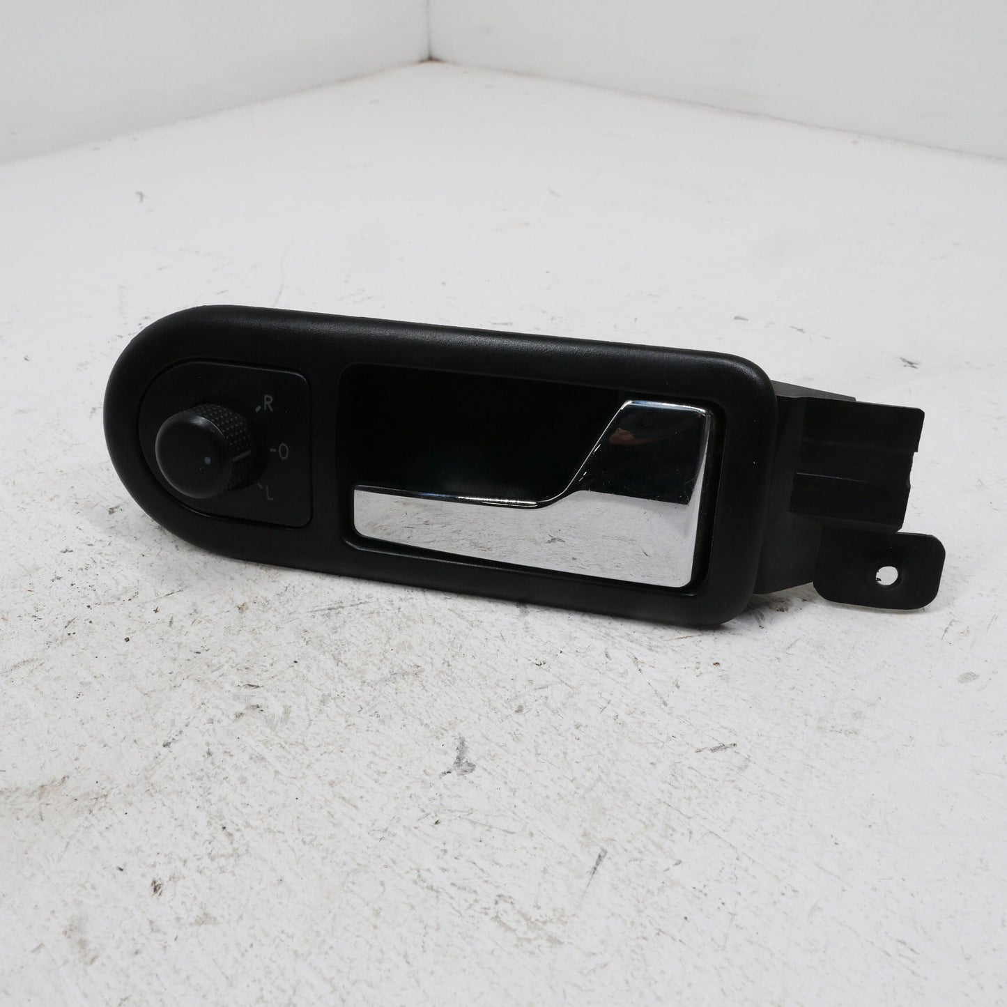 RH Front Interior Door Handle and Mirror Switch - Fits Volkswagen Golf Mk4 1J Hatch 1997-2003