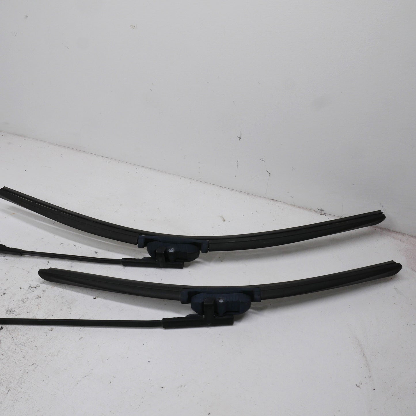 Front Windshield Wiper Arms - Fits Volkswagen Golf Mk4 1J Hatch 1997-2003