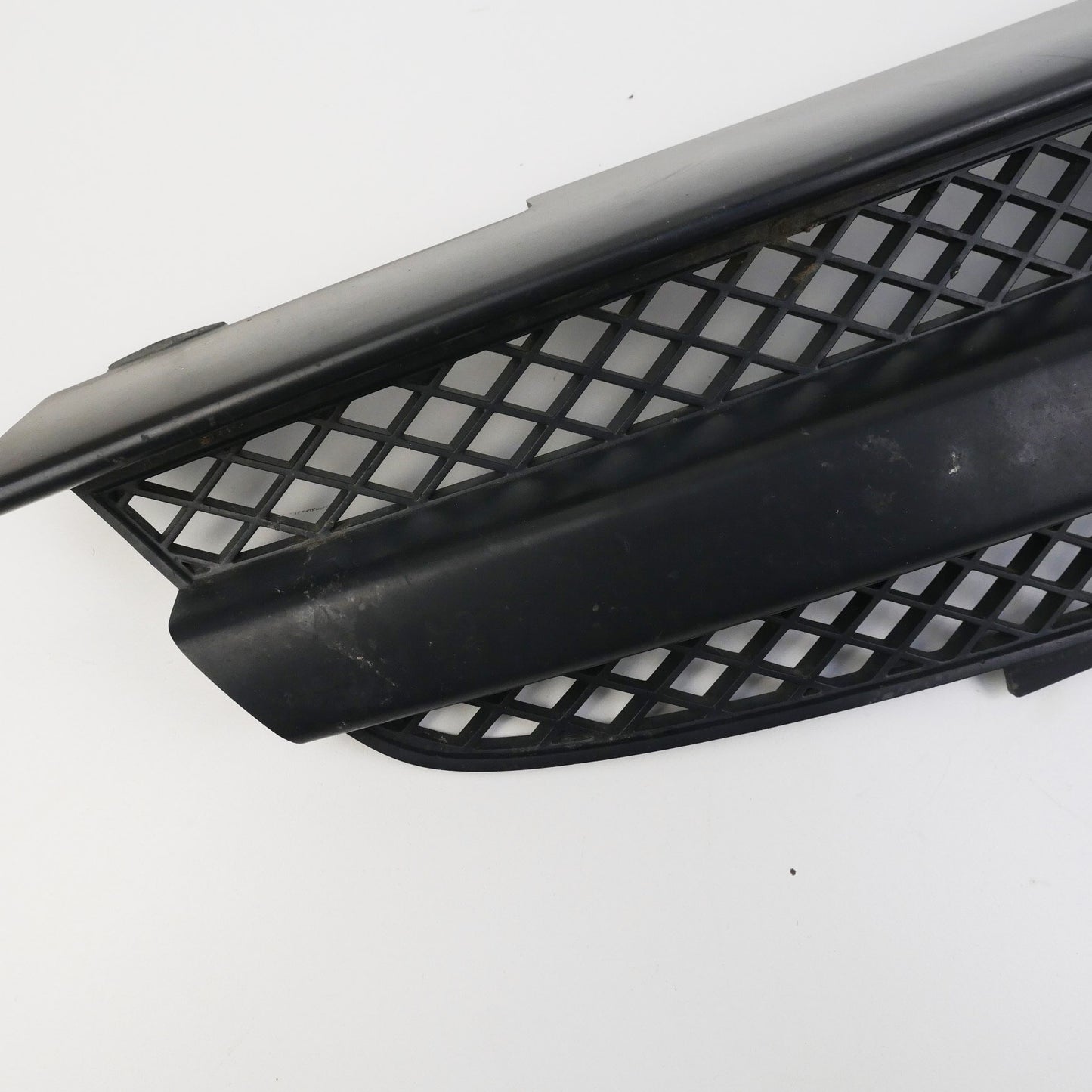 Genuine Acclaim Front Bumper Grille Insert - Fits Holden Commodore VZ 2004-2006